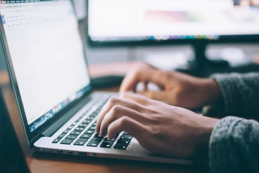 4 must-have gadgets for laptop users that can help with neck and shoulder pain