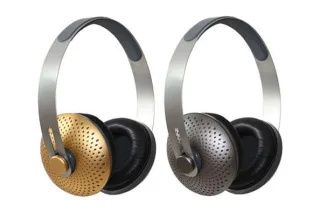 Piquing our geek - Recyclable cornstarch headphones