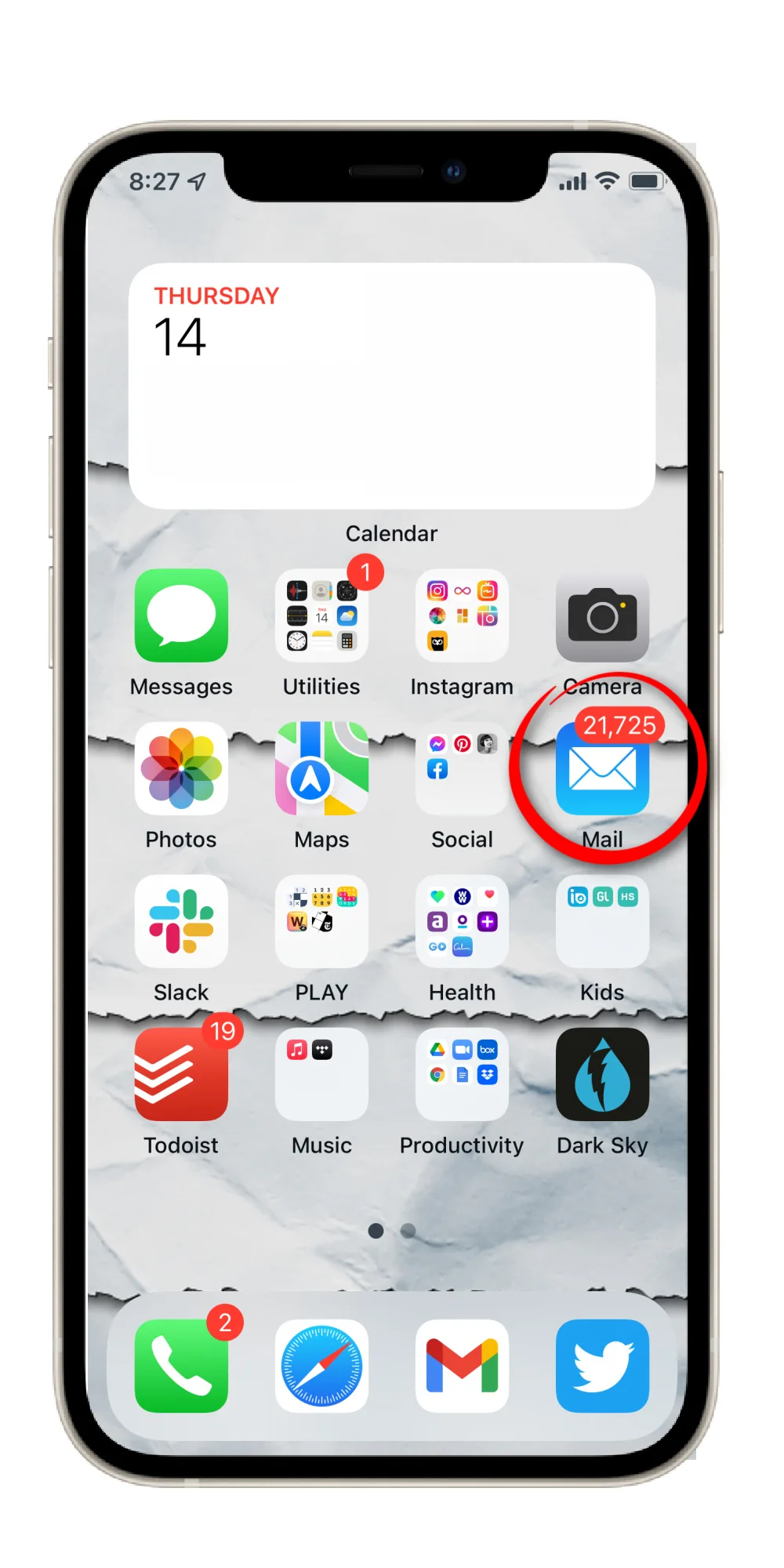 A simple trick for hiding those annoying email count badges on iPhone