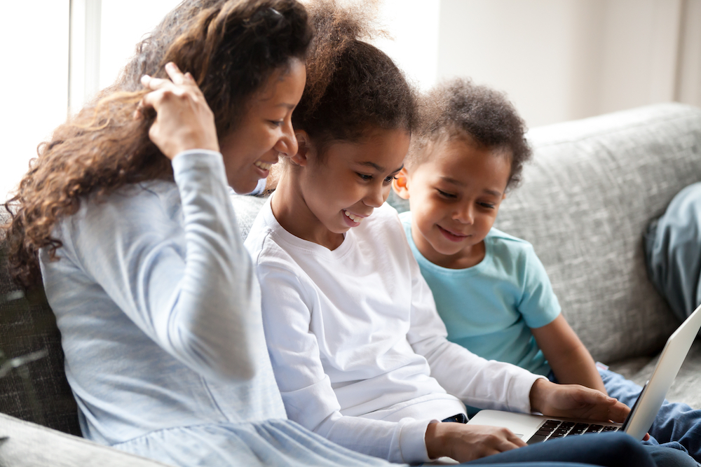 7 questions to ask to know whether your kids are ready for smartphones and social media | cool mom tech guide to digital parenting