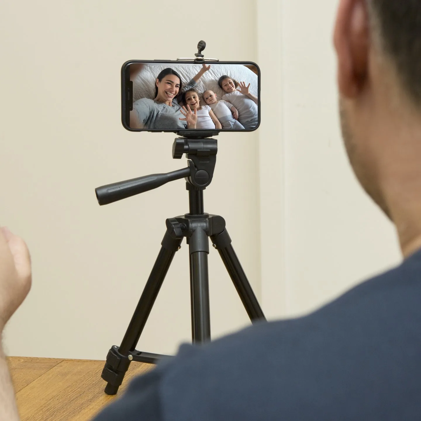 Tech Gifts Under $25: Extendable Tripod