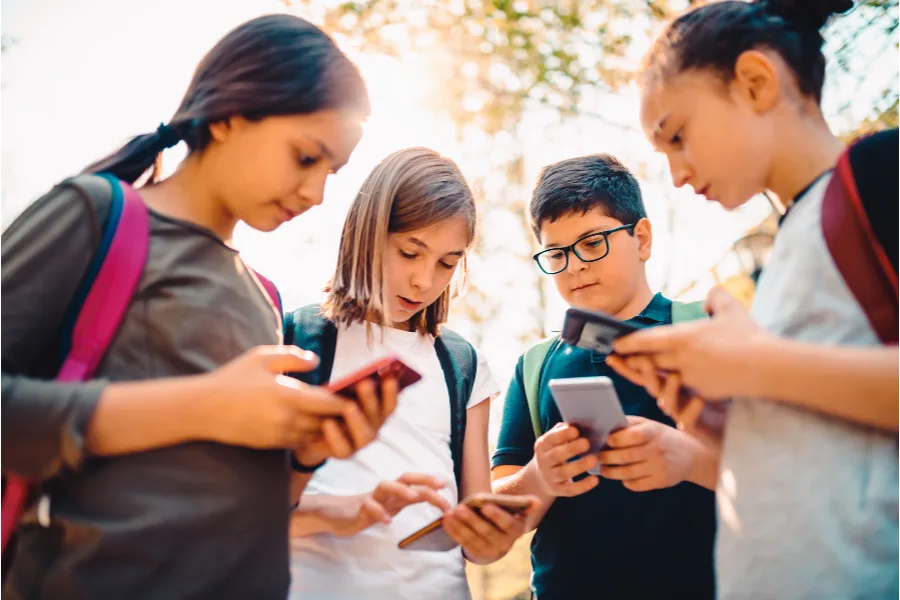 Helping kids be responsible commenters online: Quick tips to help parents raise kids who make good digital choices, even when we're not around