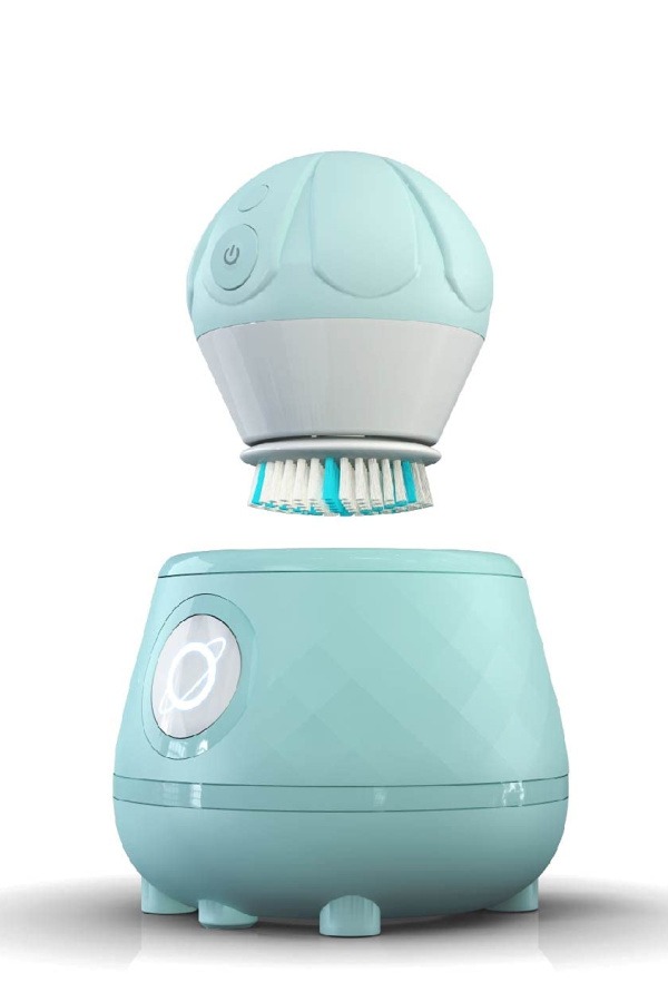Hot high-tech beauty gifts:TAO Clean Ona Diamond Orbital Facila Brush self-cleans with UVC light while docked!