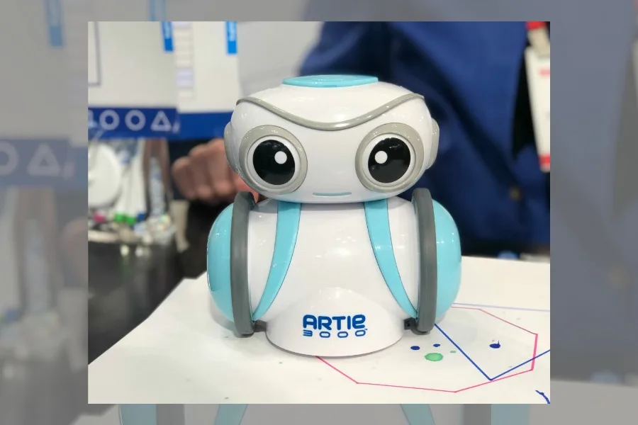 Here's how the Artie 3000 drawing robot teaches kids how to code