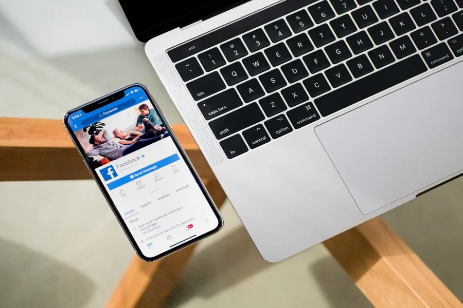 How to use the Facebook saved feature