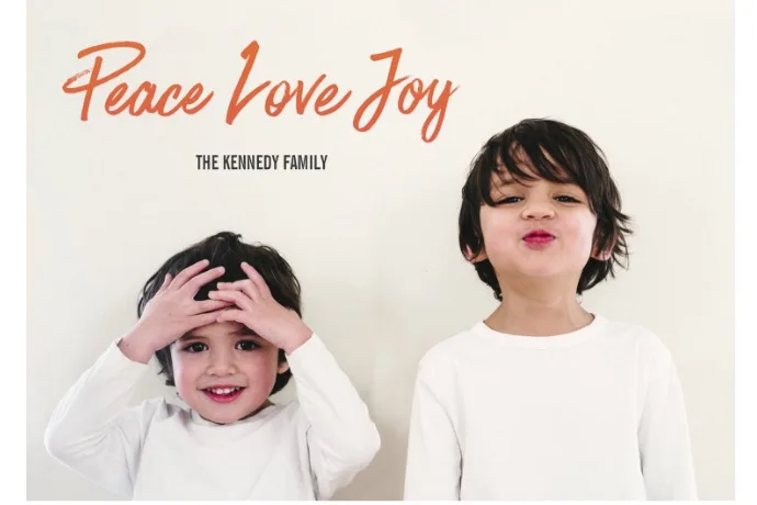 Bond: An online service that sends gorgeous, handwritten, holiday photo cards for you
