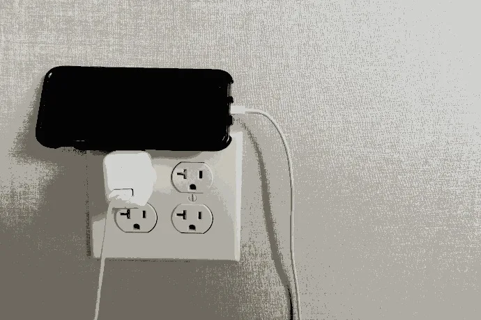 A simple trick to charge your iPhone 6 or 6S a whole lot faster