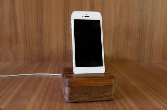 DODOcase Universal wooden charging dock