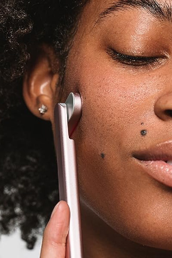 Hot high-tech beauty gifts: Solawand targets fine lines, wrinkles, undereye bags and uneven skin tone