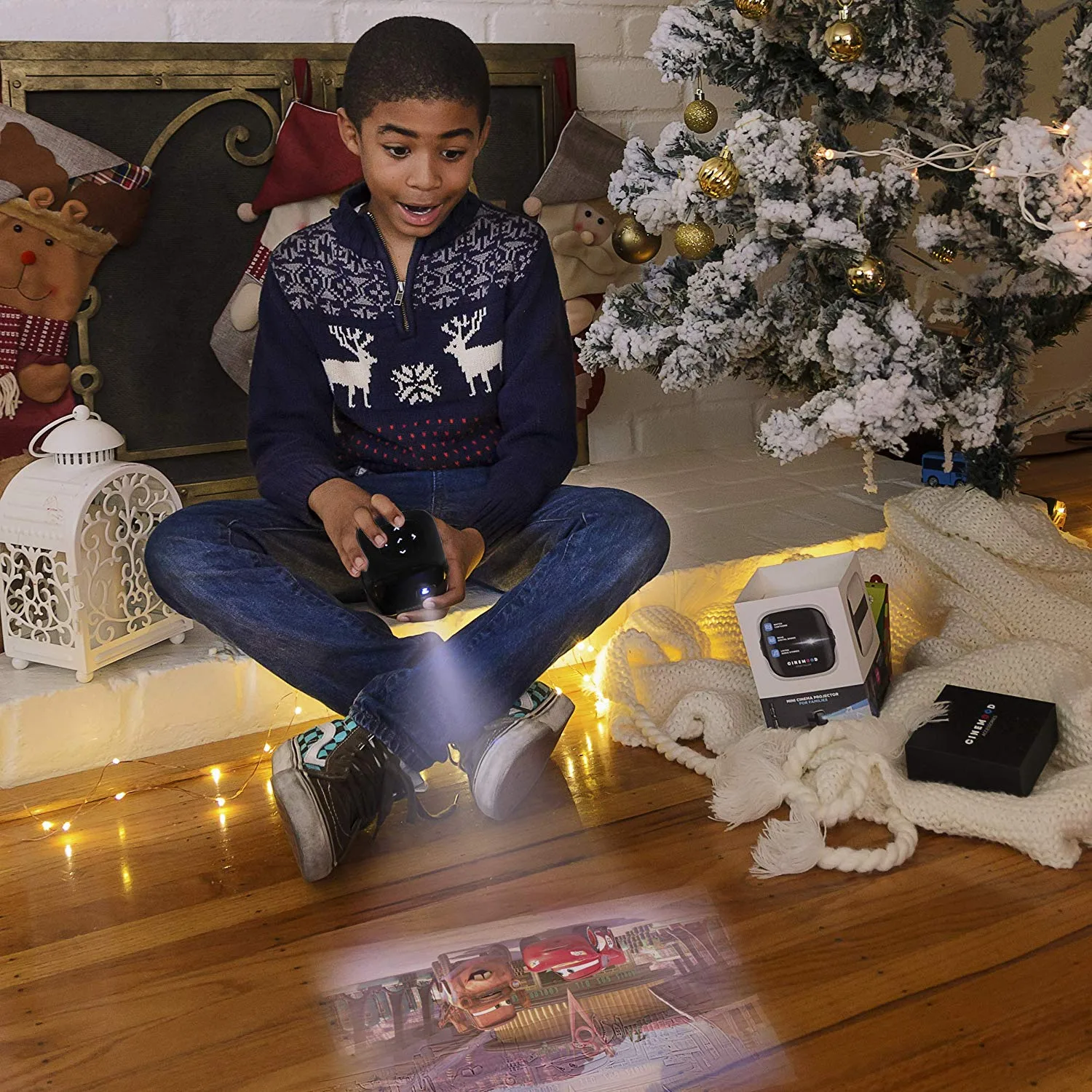 The Cinemood 360 projector: amazing gifts for kids and tweens