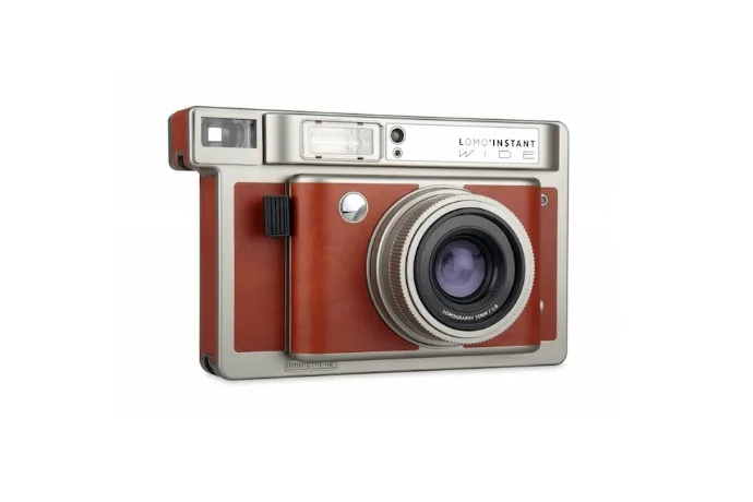 Lomo'Instant Wide camera